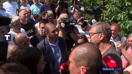 "Napravićemo manju fabriku namenske industrije da mogu da se zaposle ljudi" Vučić sa građanima u Aleksandrovcu