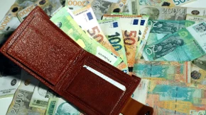 Iz kuće nestalo 100.000 evra! Ključ bio ispod tepiha, vlasnik sumnja na radnika 