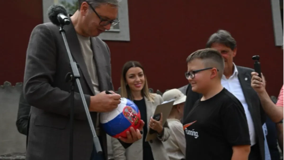Vučić u Pločniku: Pomagaćemo vrednim domaćinima da ulažu i razvijaju proizvodnju