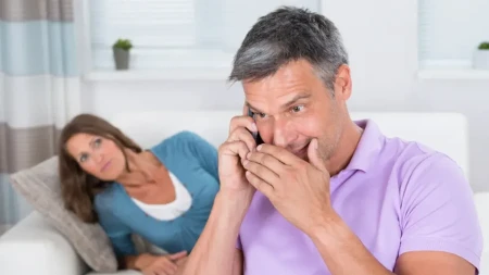 Nema šta da razmišljaš, vara te sigurno: 3 znaka koji odaju muškarca da ima paralelnu vezu