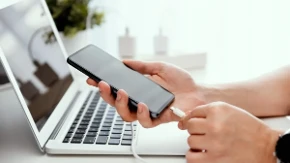 Da li smete da punite telefon punjačem za laptop ili sledi spaljivanje baterije