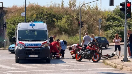 Mladić (25) poginuo u stravičnom udesu kod Aleksinca! Mercedesom sleteo s puta i zakucao se u drvo