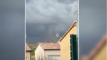 Vrućinu prekinule žestoke oluje! Formirana "pijavica", tornado povredio desetine ljudi