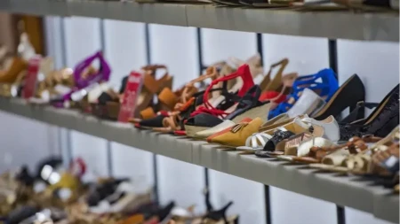 Pre su mogle da se kupe samo u Zemunu na buvljaku, a sada ih celi svet nosi: Ove štikle ili volite ili mrzite, nema između, najpopularnije su trenutno