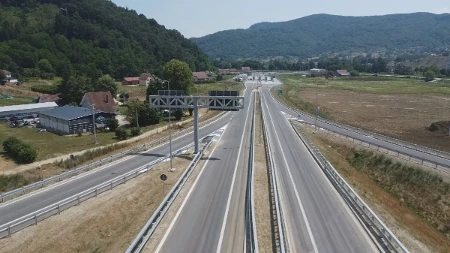 Vozači, oprez: Na ovim lokacijama danas se izvode radovi na putevima, čekanje na pojedinim graničnim prelazima do 4 sata