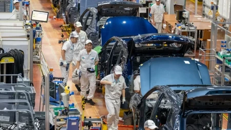 Kina proizvodi automobile brže nego što ih ljudi kupuju