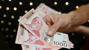 Pomoć od 6.000 dinara stiže u septembru - ko mora da se prijavi, a ko novac dobija automatski