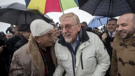 Ubica Srba i ratni profiter, Vilijam Voker, nudi svog čoveka za predsednika lažne države