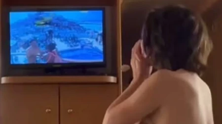 Mislio da ga niko ne vidi na kruzeru, a onda je ona pogledala kamere: Usledio šok!