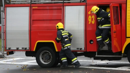 Drama kod zgrade Vlade Srbije: Kulja gust dim, hitno poslati vatrogasci, poznato šta se zapalilo (VIDEO)