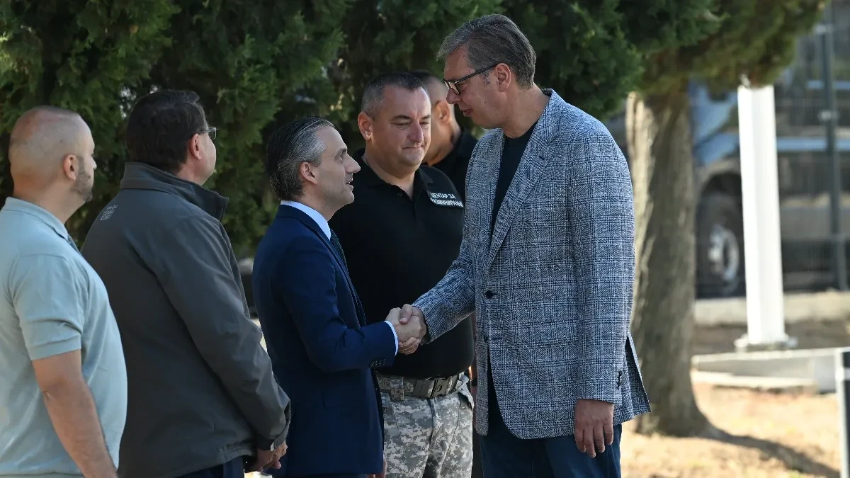 Vučić u Velikoj Moštanici: Predsednik u poseti Centru za razminiranje (VIDEO)
