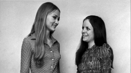 Ponovo nosimo komad iz '70-ih: U njemu nema šanse da ne budete primećeni, pogotovo ako ga kombinujete ovako