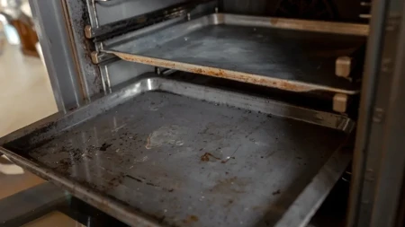 Pleh vam je sav braon i lepljiv - ne bacajte ga, šta se zapravo dešava i kako da ga očistite