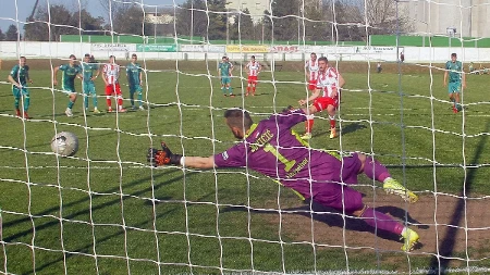 Legendarni srpski fudbaler se vratio na teren, delio "fore" i sa 53 godine asistirao za osvajanje Kupa