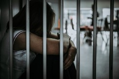 Al' se izblamirala za 30 dolara: Influenserka ukrala kupaći i momentalno završila u zatvoru, šta joj je ovo trebalo?