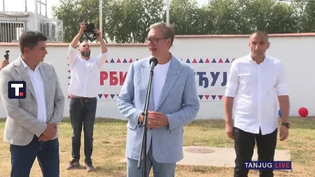 Vučić stigao u Ljuboviju, dočekao ga veliki broj građana: „Mašine su već stigle“