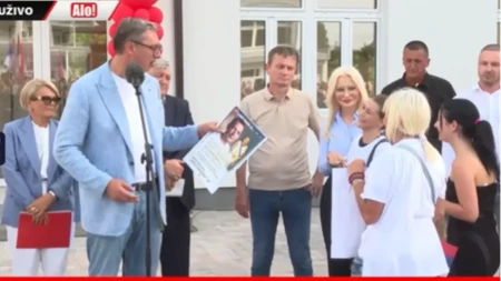 "Ovo vam je završeno, pozdravite tatu" Vučiću prišla devojčica sa jednom molbom, njene reči rasplakale prisutne (VIDEO)