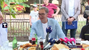 "Ovde se radi od jutra do mraka" Predsednik Srbije oduševljen domaćinima iz Loznice (VIDEO)
