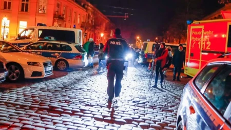 Izbo devojku 20 puta, pa ubio nastavnika! Horor u Nemačkoj