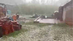 "Sve je uništeno" Strahovito nevreme zbrisalo useve i krovove (VIDEO)