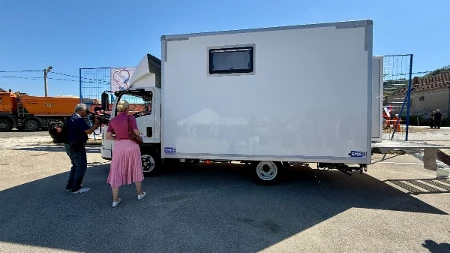 "Ovo je spas, ne moramo više po bolnicama u Beogradu" Mobilna ambulanta stigla u Umčare