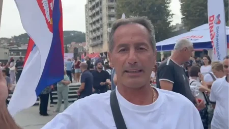 „Srbija pobeđuje!“ Došao da podrži Vučića, pa blokaderima sasuo u lice: „Propadaju brzo“ (VIDEO)