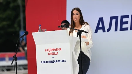 Učenica Nina Trnavac u Užicu: Ponosno podržavam našu stranku i predsednika Vučića