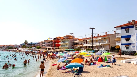 Od 35 evra za noćenje usred avgusta: Ovo su tri najjeftinija mesta za letovanje na crnogorskom primorju 