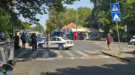 Sve vrvi od policije na Karaburmi: Prve fotografije s mesta jezivog ubistva muškarca (73)