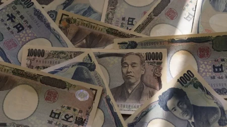 Kupuju sopstvenu valutu - za spas intervenisali i Japan i SAD 