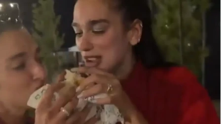 "Jedem kosovski sendvič"! Dua Lipa ponovo razbesnela Srbe, evo šta drži u rukama