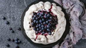 Pavlova sa borovnicama krasi svaku svečanu trpezu: Torta koja ne silazi sa trona 