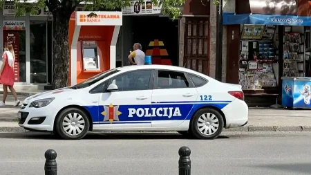 Vozili gotovo 200 na sat tamo gde je dozvoljeno 100! Policija odmah reagovala, dvojica vozača uhapšena