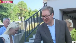 Vučić došao u očevu porodičnu kuću: "Tu smo igrali fudbal, telefona nije bilo..."