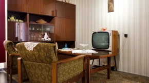 Svi su imali ovu činiju u Jugoslaviji: Danas vredi stotine evra, pregledajte vitrine!