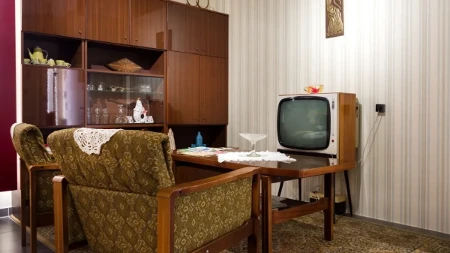Svi su imali ovu činiju u Jugoslaviji: Danas vredi stotine evra, pregledajte vitrine!