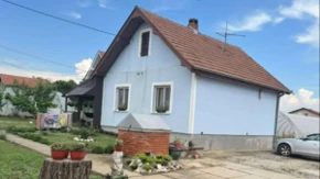 Porodica na ovom imanju može i da živi i da zarađuje: Kuća blizu Kosmaja, 21 ar i razrađen posao za 83.000 evra