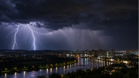 Evo gde će noćas prvo da ljuljne pljusak! Stižu kiša i grmljavina, pa nova tura "prženja" na +37