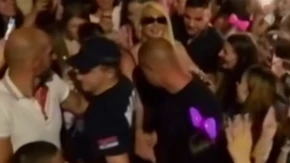 Karleuša hitno prekinula koncert u Blacu! Izgubila se devojčica u masi, pevačica uputila apel publici