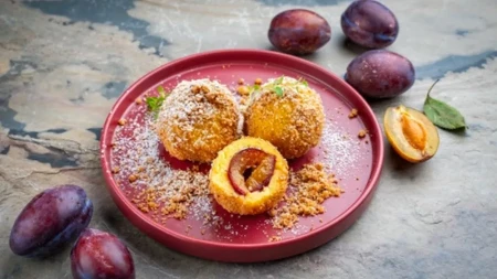 Starinski recept za prave domaće knedle sa šljivama: Ovako ukusne nekada su pravile naše bake