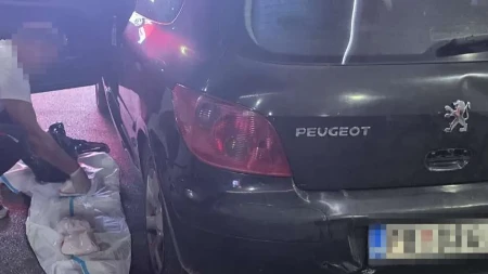 Pao sa punim autom droge: Policija mu pronašla više od šest kilograma amfetamina i kokain!