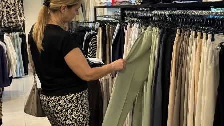 Nema žene u Srbiji koja ovih dana nije tražila ove pantalone! Kriju stomak, sužavaju struk, a ima ih i za 2.000 dinara