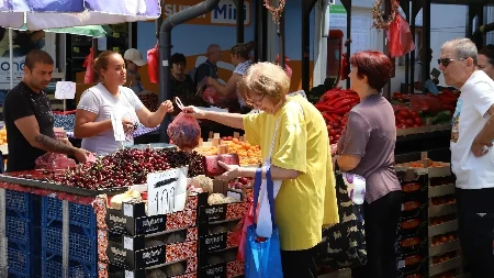 Nije dovoljna samo voda, sladoled, mora i ovo: 10 namirnica koje hlade organizam, kako da "pobedite" +40 stepeni