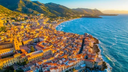 Talasi izbacili vreće pune novca na plažu - kupači u neverici gledali kako more donosi skoro 700.000 evra