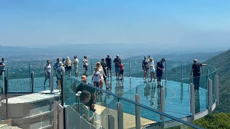 Pogled nam je nestvaran, a vidikovac savršen: Kablar Skywalk oduševio Srbiju, prvog vikenda obišlo ga preko 3.000 ljudi 