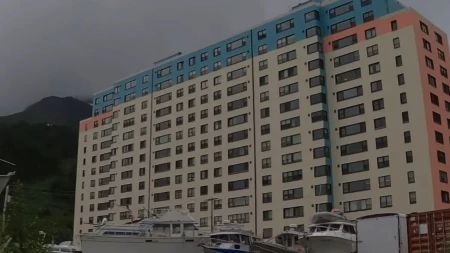 Mesto kao iz filma naučne fantastike: Skoro ceo grad živi u jednoj zgradi, a mnogi mesecima ne izlaze napolje!