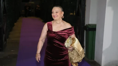 "Boli me glava i kosti, ali mi se živi" Pevačica se leči od karcinoma, a ovim rečima naterala je suze na oči