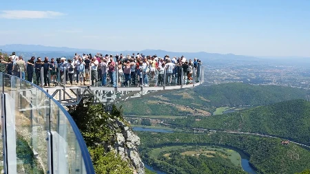 Pogled koji se ne zaboravlja: Novi vidikovac na Kablaru za vikend posetilo više od 3.000 ljudi