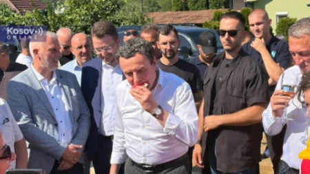Rašić se smeje dok Kurti ruši srpske kuće! Bez pardona zajedno paradiraju po Zubinom potoku!