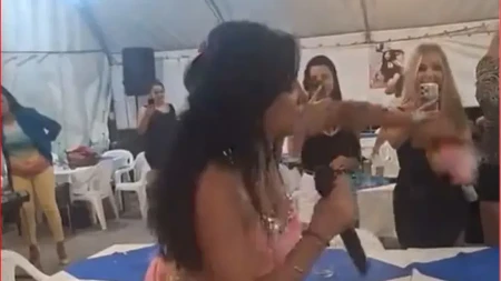 Mešala i miniću, pa dizala noge! Novi snimak Vendi pod šatorom svi komentarišu, a evo i zbog čega (VIDEO)
